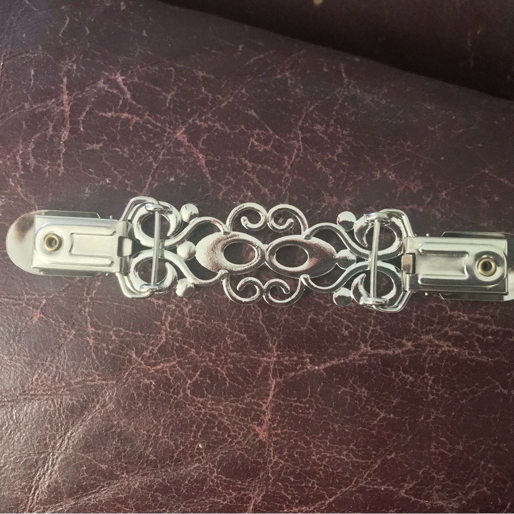 Sweater Clasp - Picture 4 of 4